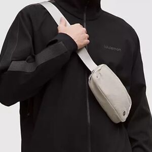 Lululemon Everywhere Belt Bag with Long Strap 1L